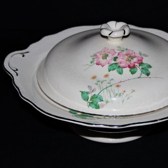 Vintage Homer Laughlin Vegetable Bowl | Scalloped & Footed Serving Bowl With Lid - Picture 3 of 9